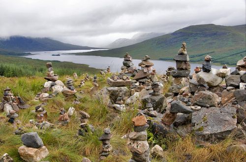 Cairn 'y spoglądające na Loch Loyne, Szkocja  © TIMWOODGALLERY.COM